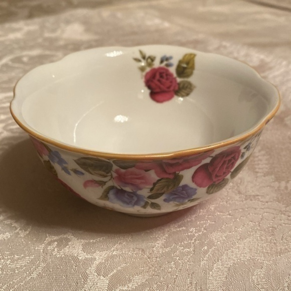 VINTAGE FLOWER BOWLS FINE PORCELAIN BY CUCINA TAVOLO SET OF 8